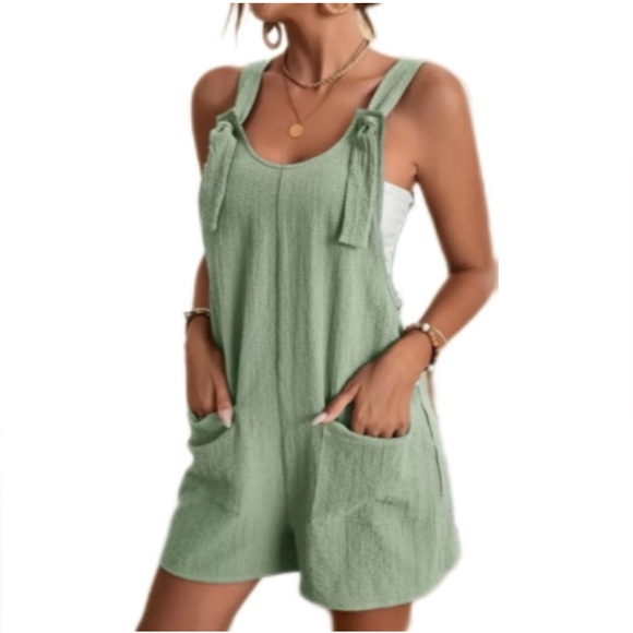 NWOT Green Romper with Pockets - Picture 1 of 2